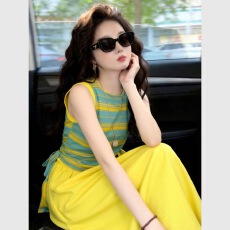 批发夏天多巴胺穿搭一整套绿色<b class='q'>条纹</b>t恤独特漂亮绝美小套装裙子女休闲