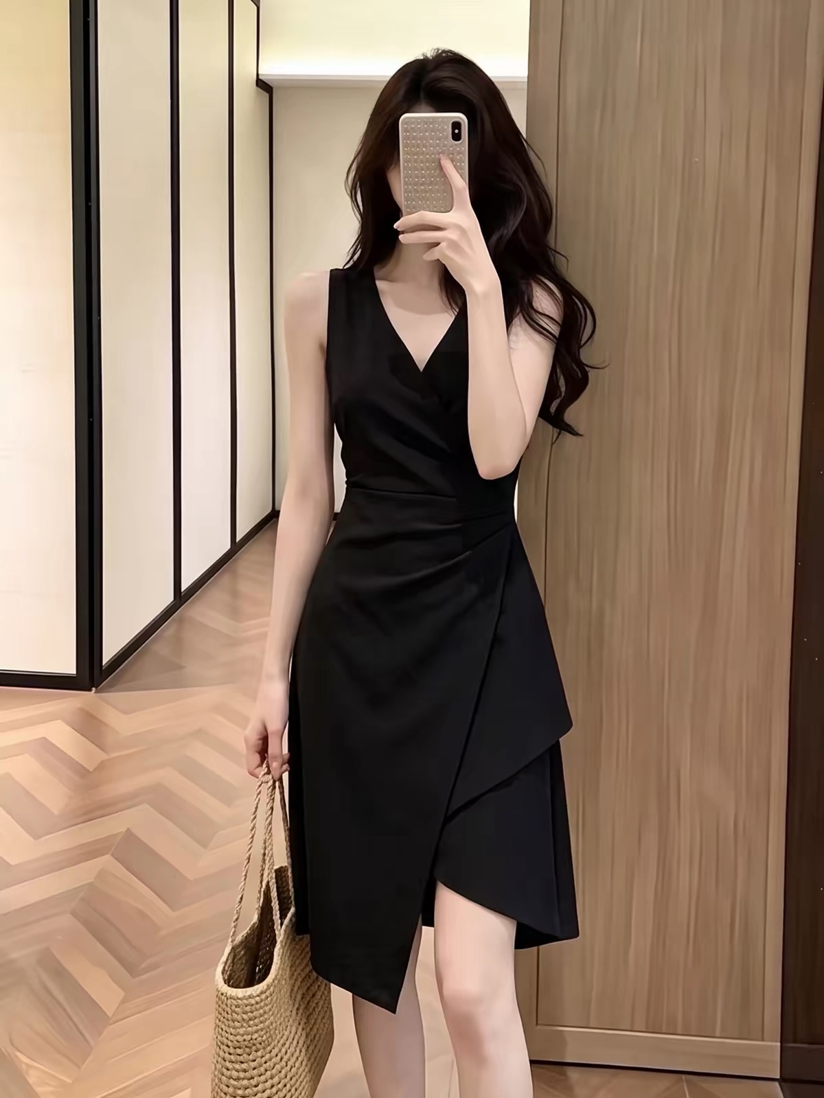 BY29944# 轻奢风黑色V领无袖洋装女夏季新款收腰不规则收腰中长裙 服裝批發女裝批發服飾貨源