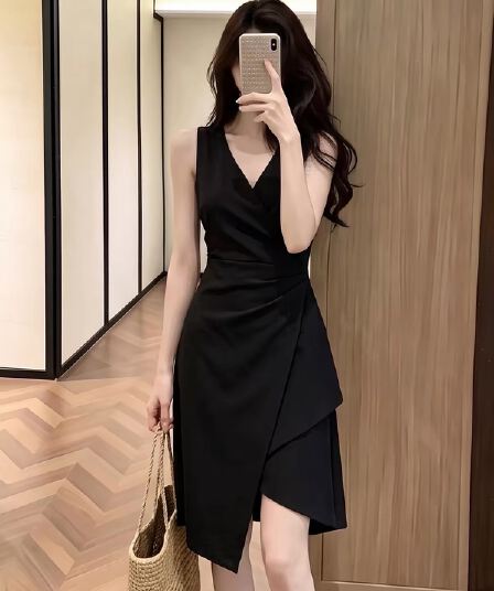 빛 럭셔리 바람 검정색 V넥 민소매 드레스 여성 2026 년 여름 새로운 허리 수축 불규칙 허리 수축 중간 길이 스커트