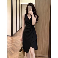 批发轻奢风黑色V领无袖洋装女2026年<b class='q'>夏</b>季新款收腰不规则收腰中长裙