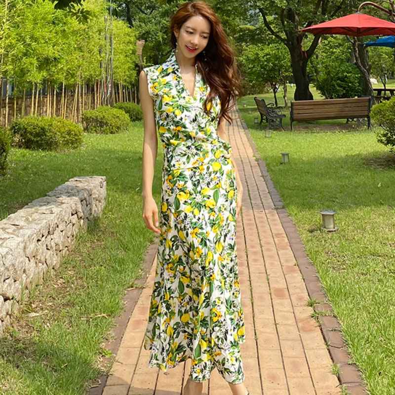 프랑스식 휴가 바람 V넥 민소매 꽃무늬 롱 스커트 허리 수축 슬림해 보이는 레몬 프린트 품격 여신 팬 드레스