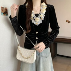 批发实拍  2025年秋冬季新款法式复古撞色花边刺绣<b class='q'>蕾丝拼接</b>丝绒上衣女