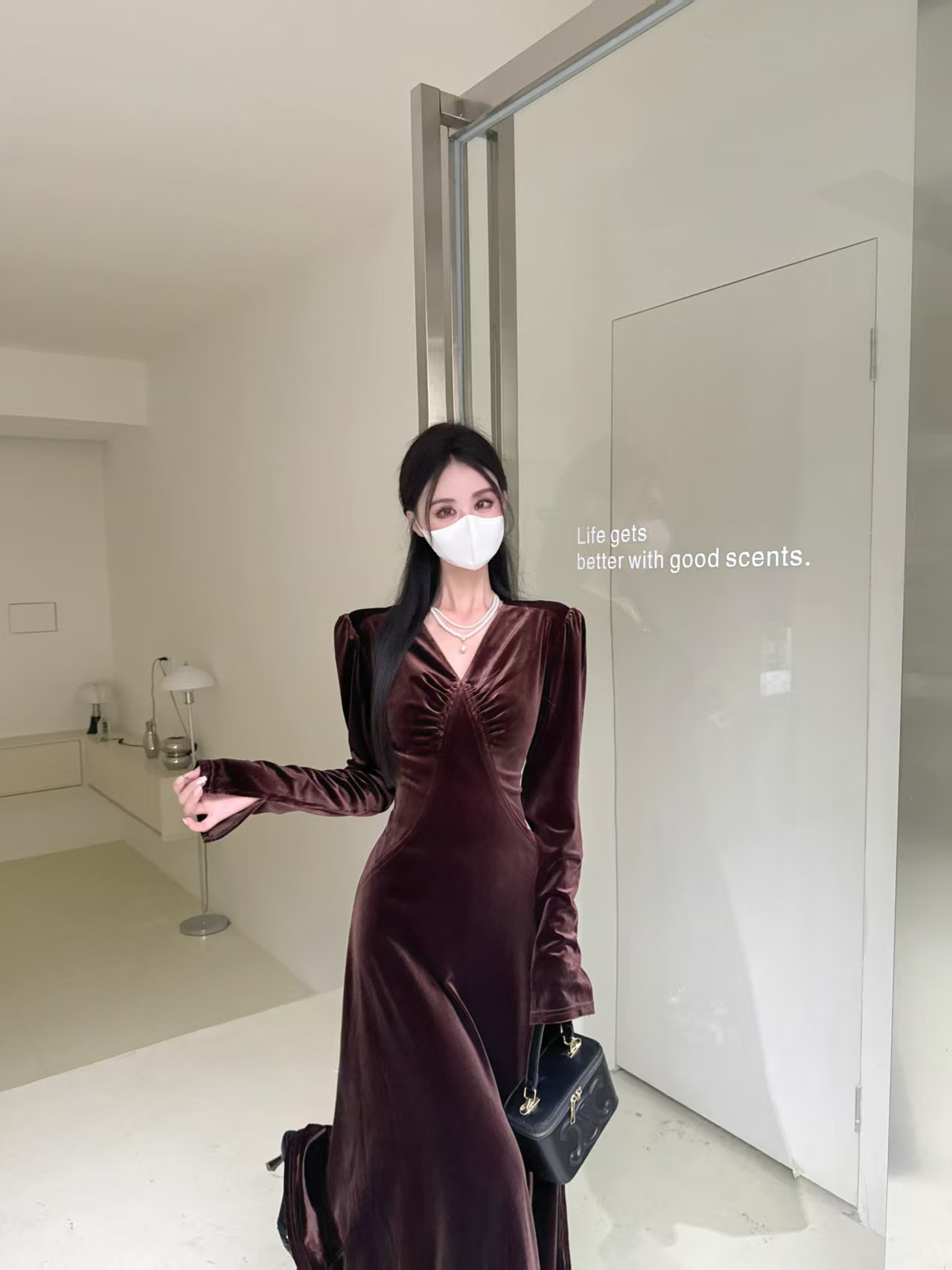 실사 레트로 V넥 도루 가을 센스 벨벳 여성 드레스 가을 겨울철 고급 명문 여성 품격 예복 치마