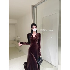 批发实拍～复古v领垂坠感丝绒连衣裙女<b class='q'>秋</b>冬季高级名媛气质礼服裙子