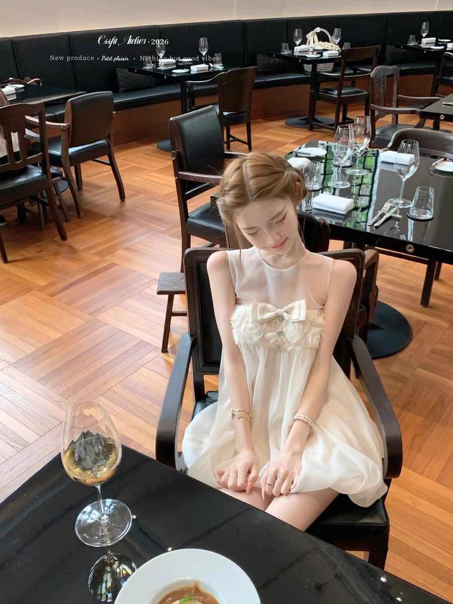 늦게 우산 우산 26 ss 구름 밀가루 부드러운 나비 매듭 훈련 버클 장미 꽃밭 치마 민소매 망사 드레스 미니 스커트