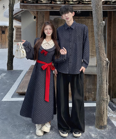 2026 새로운 긍정적 인 어깨 프랑스식 페이크 레이어드 프린트 슬림해 보이는 드레스 남자 셔츠 커플룩