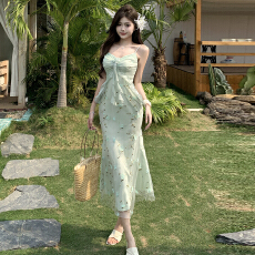 批发海边渡假<b class='q'>连衣裙</b>女夏立体碎花绝美雪纺吊带裙长裙旅游拍照<b class='q'>沙滩</b>裙