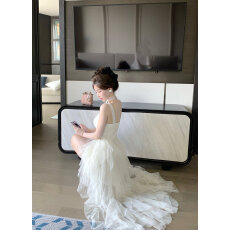 批发实拍生日礼服法式高级感轻奢蓬蓬裙性感深V领网纱拖尾吊带连衣裙