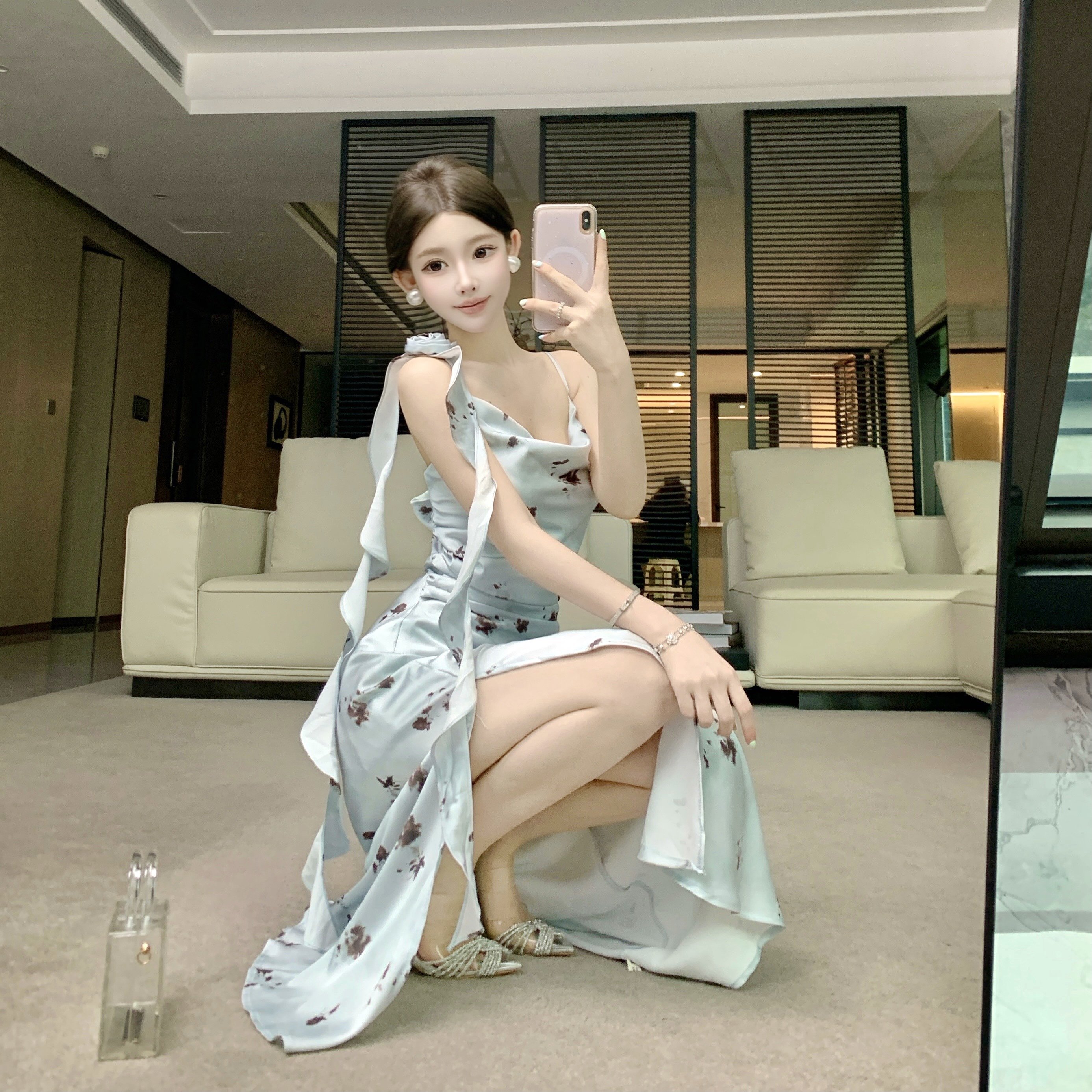 FA33757# 设计感水墨花朵吊带缎面裙女夏季精致名媛皱褶荡领收腰连衣裙 服裝批發女裝批發服飾貨源