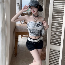 批发实拍夏季新款纯欲辣妹带胸垫报纸迷彩印花复古设计感裹胸外穿上衣