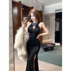 批发实拍贵气感千金镶钻吊带<b class='q'>连衣裙</b>秋冬<b class='q'>性感</b>挂脖包臀生日宴会打底短裙