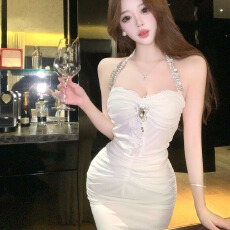 批发实拍名媛高端轻奢法式小众绝美礼服蕾丝花边拼接钉钻性感挂脖长裙