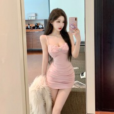 批发实拍甜辣小<b class='q'>性感</b>抹胸修身显瘦钉珠吊带抓绒设计感内搭洋气包臀裙