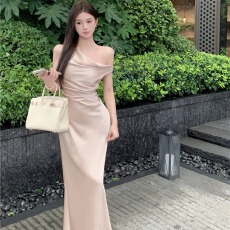 批发<b class='q'>实拍</b>法式气质御姐性感斜肩缎面荡领连衣裙女高级感鱼尾晚礼服长裙