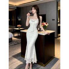 批发实拍生日礼服高端轻奢法式蕾丝拼接V领镶钻设计感显瘦包臀打底裙