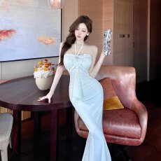 批发<b class='q'>实拍</b>甜美小清新网红主播高级感纯欲钩花挂脖荷叶边显瘦修身长裙