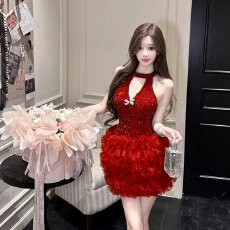 批发实拍千金风挂脖V领生日<b class='q'>连衣裙</b>高级感亮片蓬蓬裙性感露背圣诞战袍