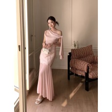 批发实拍2026法式甜辣斜肩吊带连衣裙夏季新款高级感修身性感<b class='q'>气质</b>长裙