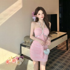 批发实拍轻奢风镶钻挂脖<b class='q'>连衣裙</b>网纱皱褶收腰包臀裙名媛气质显瘦洋气裙
