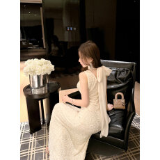 批发实拍高级感闪闪亮片V领背心<b class='q'>连衣裙</b>女<b class='q'>夏</b>季<b class='q'>高腰</b>修身显瘦A字包臀长裙