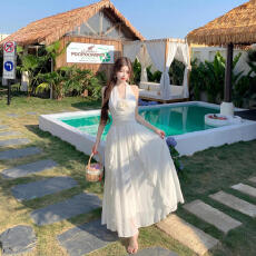 批发<b class='q'>实拍</b>2026夏法式挂脖花朵连衣裙度假仙女裙薄纱气质长裙显瘦大摆裙