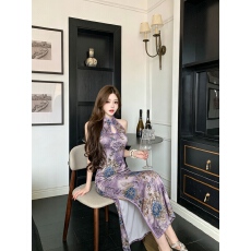 批发<b class='q'>实拍</b>2026夏新款国风新中式紫色风情挖肩水滴领烫金花色旗袍女紫妃