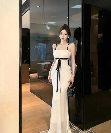 실사 프랑스식 명문 여성 바람 부드러운 새로운 품격 작은 대중 디자인 센스 단색 섹시함 튜브탑 허리 수축 드레스