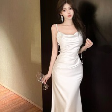 批发<b class='q'>实拍</b>法式高级感缎面吊带连衣裙女2026名媛气质收腰显瘦超仙长裙