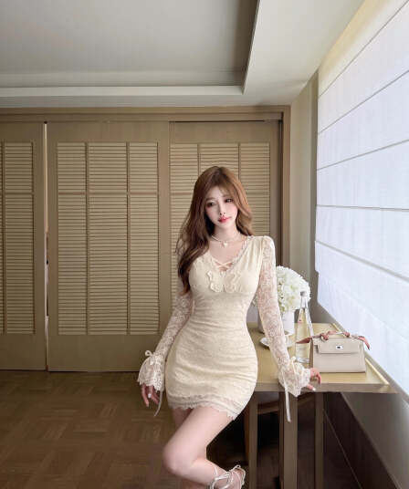 실사 순수한 욕망 바람 레이스 조각 홀로우 아웃 핫걸 긴팔 드레스 디자인 센스 몸매 가꾸기 슬림해 보이는 한 마디 타이트 스커트