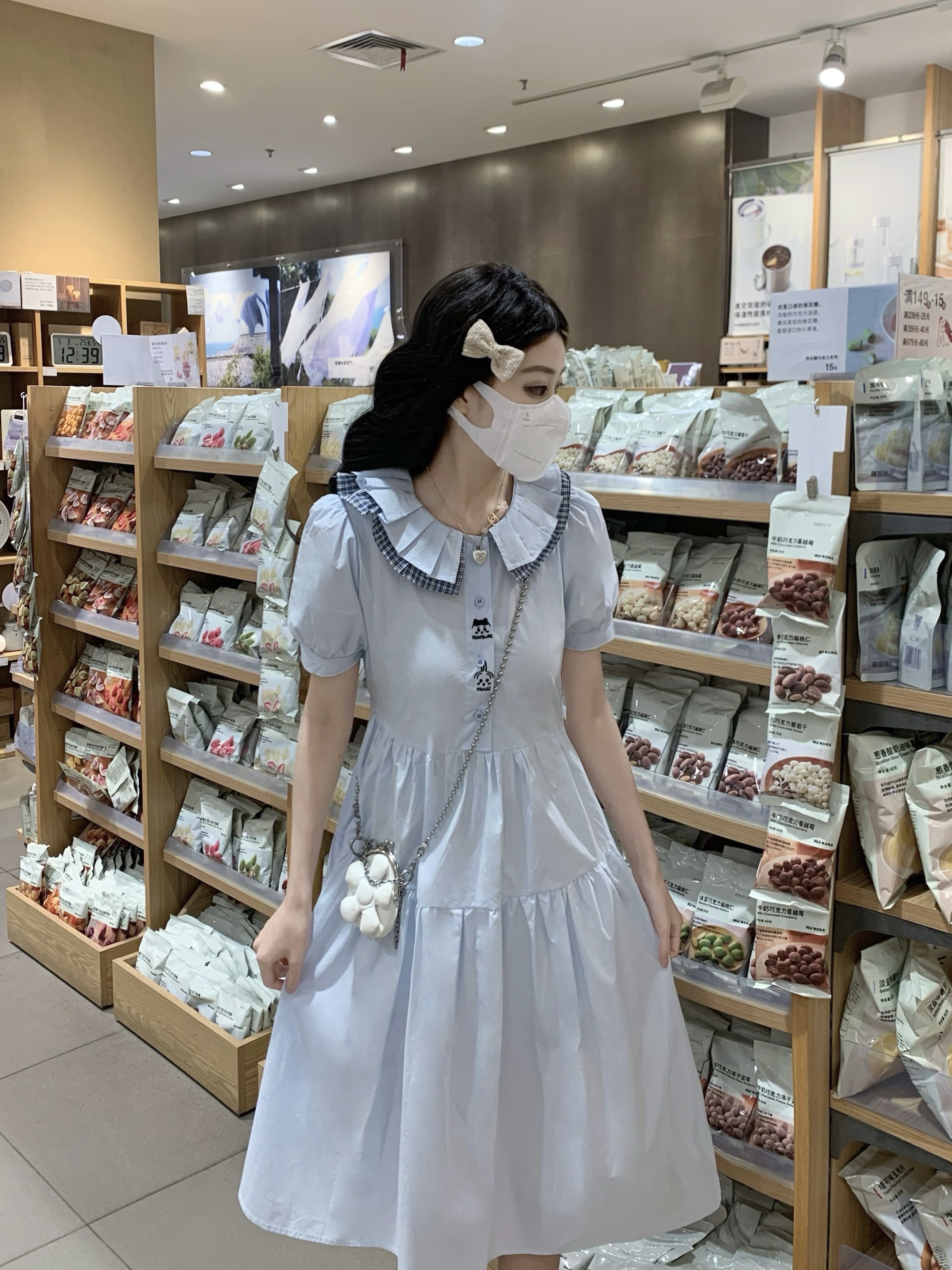 실사 학원 스타일 체크무늬 패치워크 색상 베이비 칼라 만화 자수 파란색 레이스업 드레스