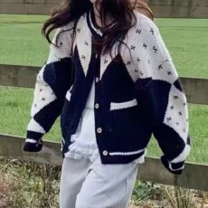 批发<b class='q'>韩国</b>慵懒风圆领单排扣针织开衫女复古毛衣外套法式宽松设计感上衣