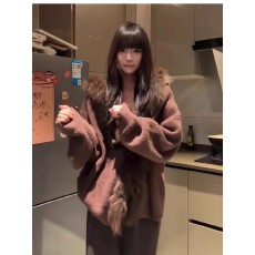 批发复古慵懒风棕色毛领连帽毛衣外套女冬季设计感不规则宽松针织开衫