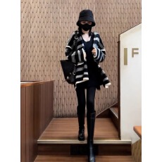 2025秋季网红爆款高级感超好看条纹毛衣休闲时尚洋气连帽针织开衫