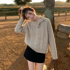 批发慵懒风高级感长袖针织毛衣<b class='q'>女</b>设计感斜扣翻领麻花宽松针织衫上衣