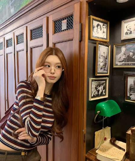 안녕하세요. 팬 팬 아름다움 숙박 outfit 해군 빨간색 스트라이프 니트 맨위 여성 이른 가을 일상 착용 가져 가라. 니트 스웨터