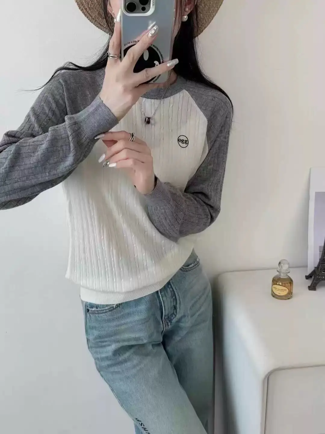 배색 자수 꽈배기 긴소매 니트 상세 이미지 1