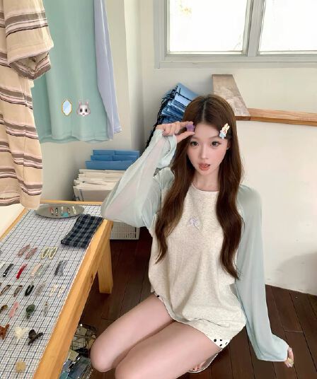 화이트 워터 여성 귀여운 가면 t 라이 경기 서울 배색 긴팔 티셔츠 여성 여름 한 부서 루즈핏 느긋한 디자인 센스 맨위