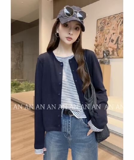 2025 년 가을 새로운 외국 가스 패션 부드러운 바람 루즈핏 라운드 넥 미니멀리즘 패치워크 스트라이프 페이크 레이어드 니트 스웨터