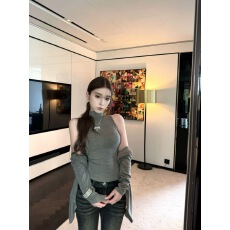 批发FallinFang方几奶气Bunny无袖半高领针织背心+<b class='q'>开衫</b>两件套女