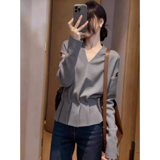 批发温柔精致灰色上衣甜美<b class='q'>V领</b>收腰压褶设计感长袖百搭2026春季女