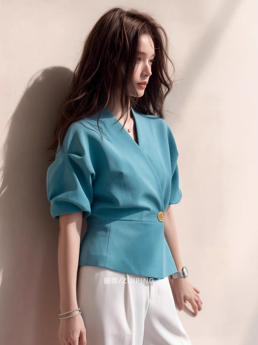 2026 여름 새로운 패션 여성 고급 디자인 센스 빛 요리 한 프랑스식 바람 V넥 거품 소매 반팔 셔츠 트렌디
