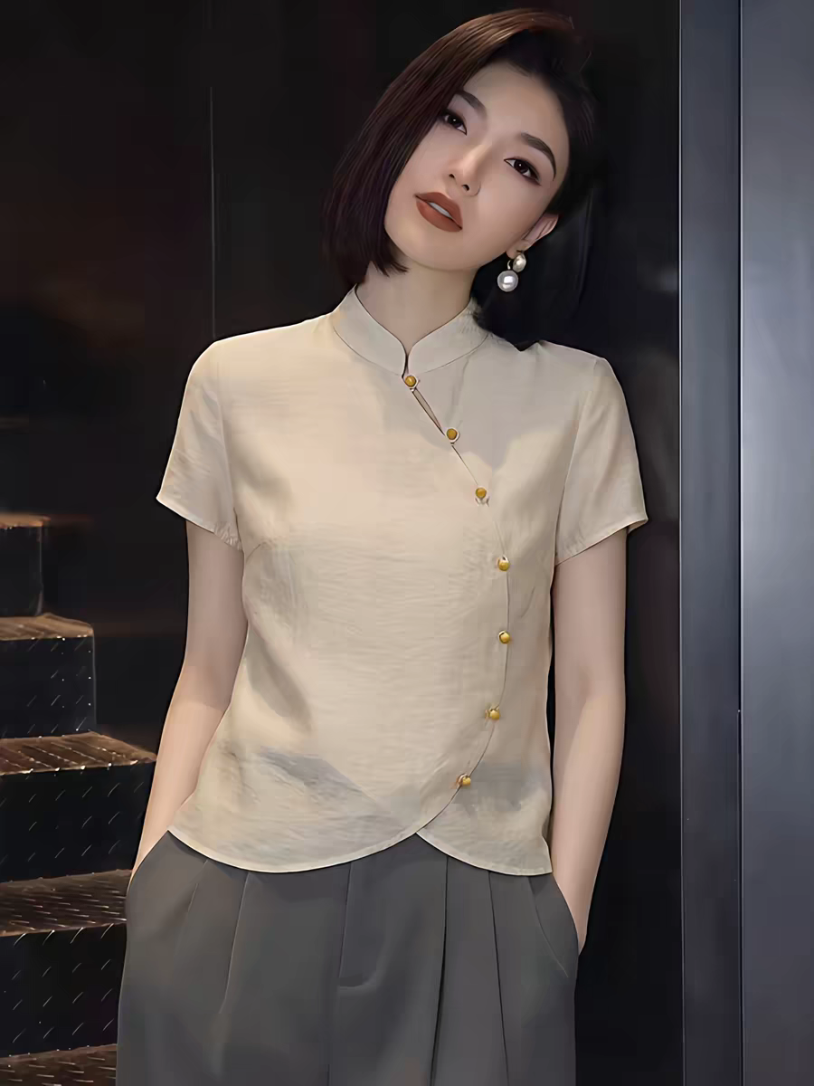 새로운 중식 스탠드 칼라 비스듬한 문 襟 반팔 맨위 여성 의류 여름 2026 베이지 색 슬림해 보이는 품격 디자인 센스 작은 대중