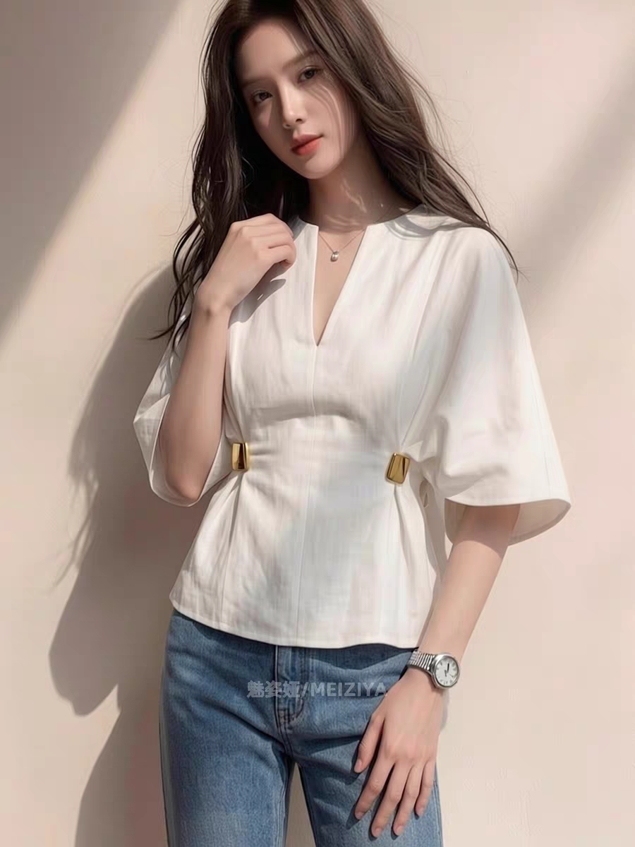 2026 새로운 한 부서 여름 화이트 5 점 소매 허리 수축 셔츠 여성 의류 고급 센스 빛 럭셔리 외국 가스 다용도 맨위