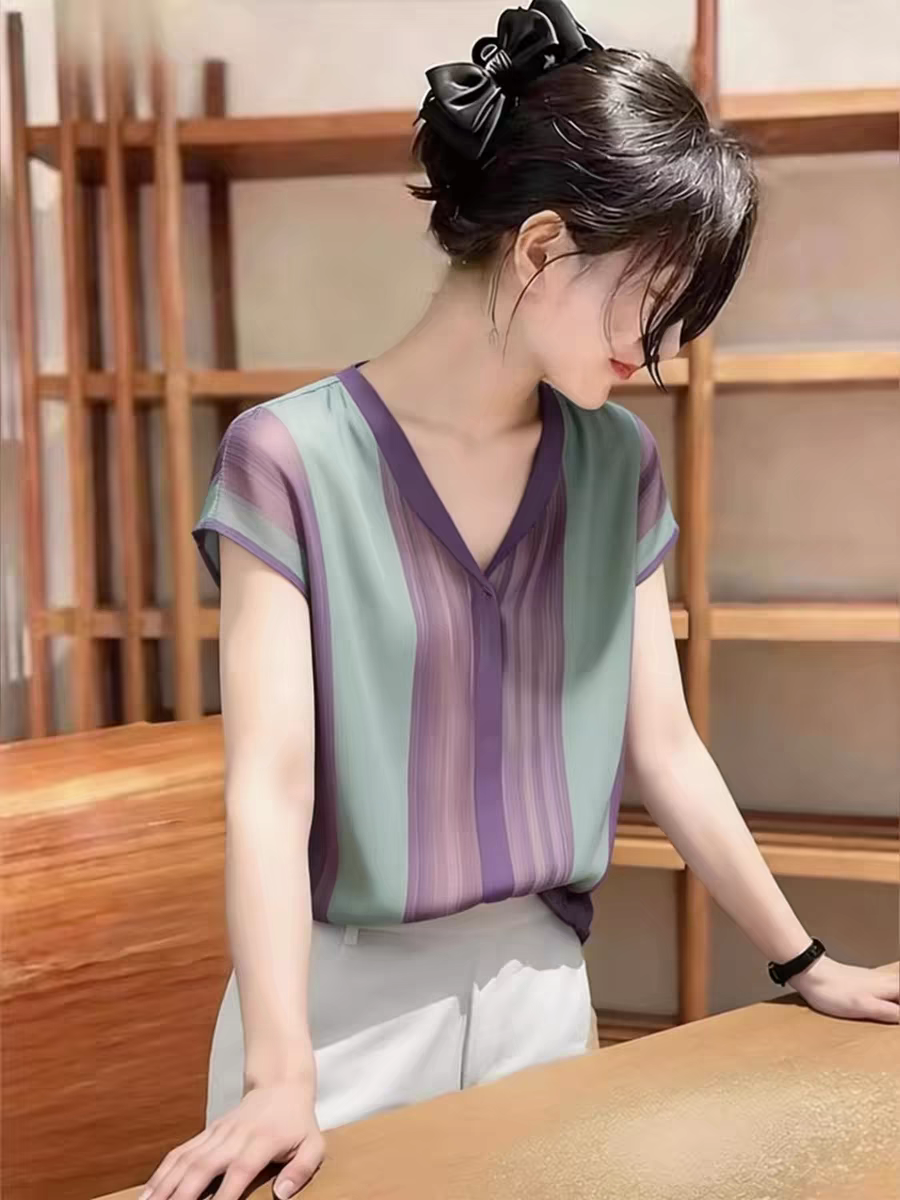 작은 대중 Chic 배색 스트라이프 V넥 반팔 여성 셔츠 봄 고급 센스 슬림해 보이는 빛 요리 한 바람 맨위 2026 년
