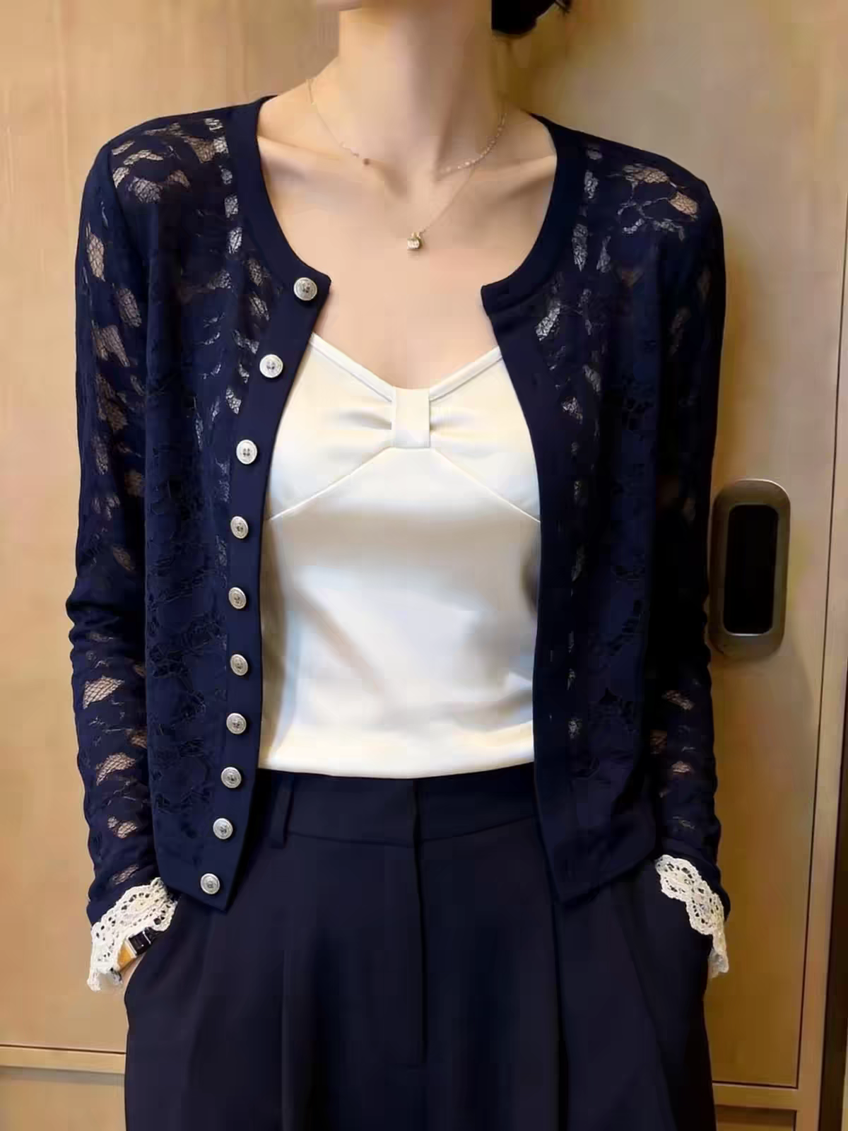 精致藏蓝色长袖秋季新品女装精致肌理小众别致通勤温柔小衫 服裝批發女裝批發服飾貨源