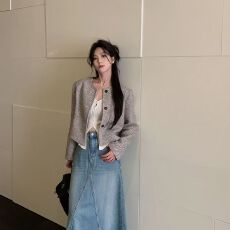 批发2025春秋年轻新款时尚香风外套气质复古圆领单排上衣条纹宽松