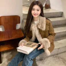 批发2025新款美拉德复古棕色韩系外套女秋冬加厚短款拼接毛毛上衣棉服