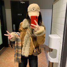 批发2025<b class='q'>新款</b>美拉德复古棕色韩系外套女秋冬加厚短款拼接毛毛上衣棉服