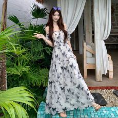 绝美一字肩连衣裙女夏2026新款海边度假穿搭露肩碎花雪纺吊带长裙