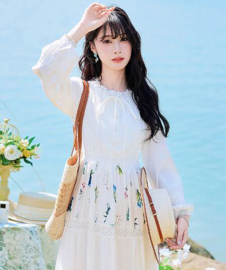 문예 바람 센 부서 작은 대중 프린트 꾸밈음 디자인 센스 레이스 레이스업 화이트 드레스 2026 봄 A라인 스커트